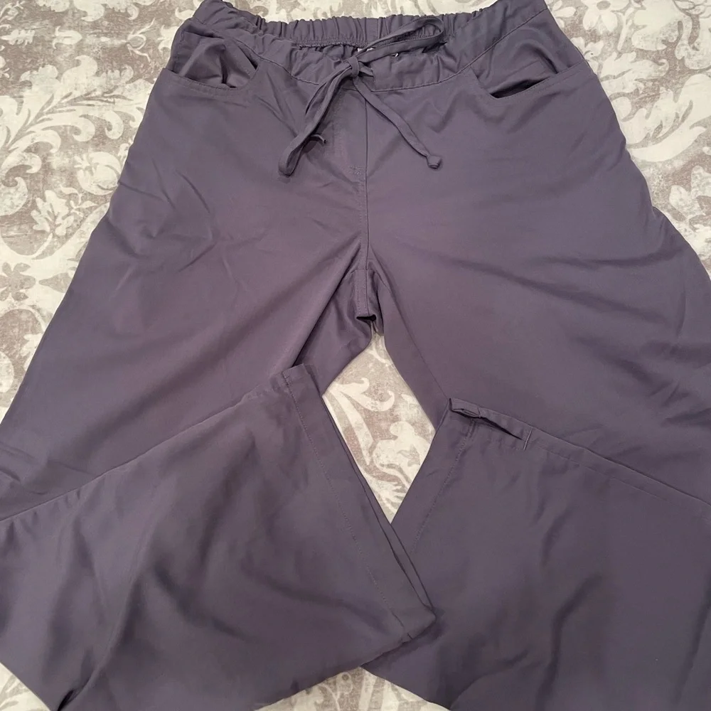 Women’s Grey’s Anatomy Scrub Set Size Medium Gray - Picture 2 of 9
